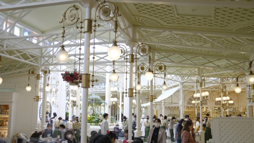 クリスタルパレス・レストランの内装