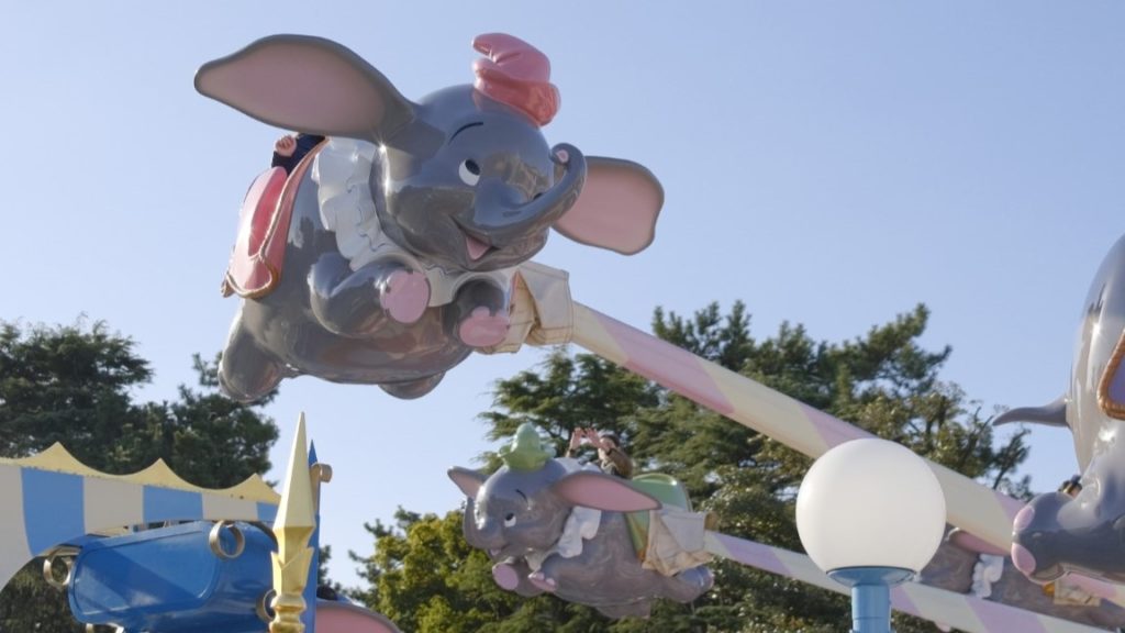 ①空飛ぶダンボ