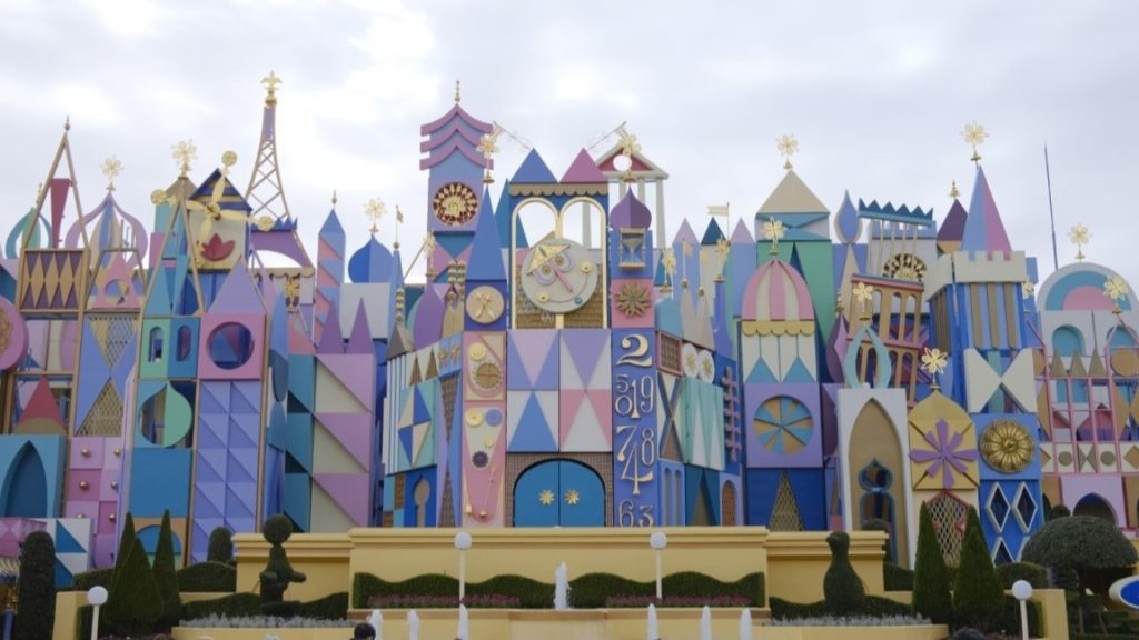 イッツ・ア・スモールワールド