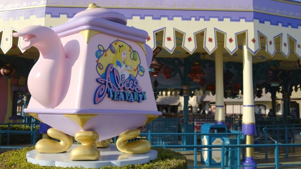 ②アリスのティーパーティー