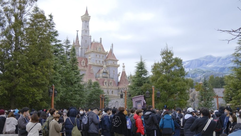 美女と野獣の待ち列